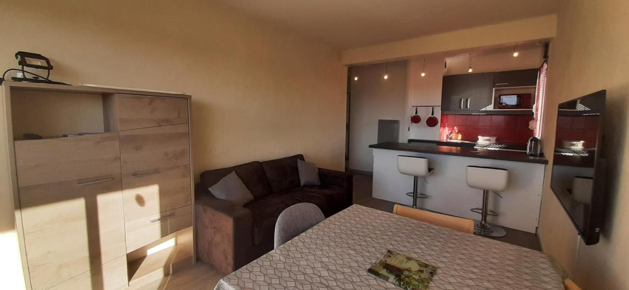 Residence De La Plage Appart A 2 Pas De La Plage Et Du Marche Сен-Сиприен Экстерьер фото